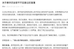 如何解读？另一角度：裁判吹哨示意开球，加布手碰球裁判再做手势